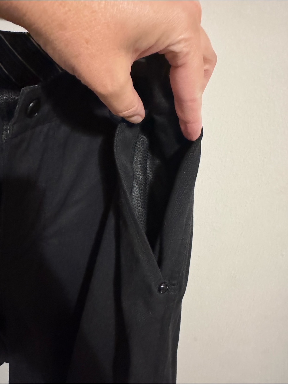 Women’s black Lululemon pants - Picture 6 of 6